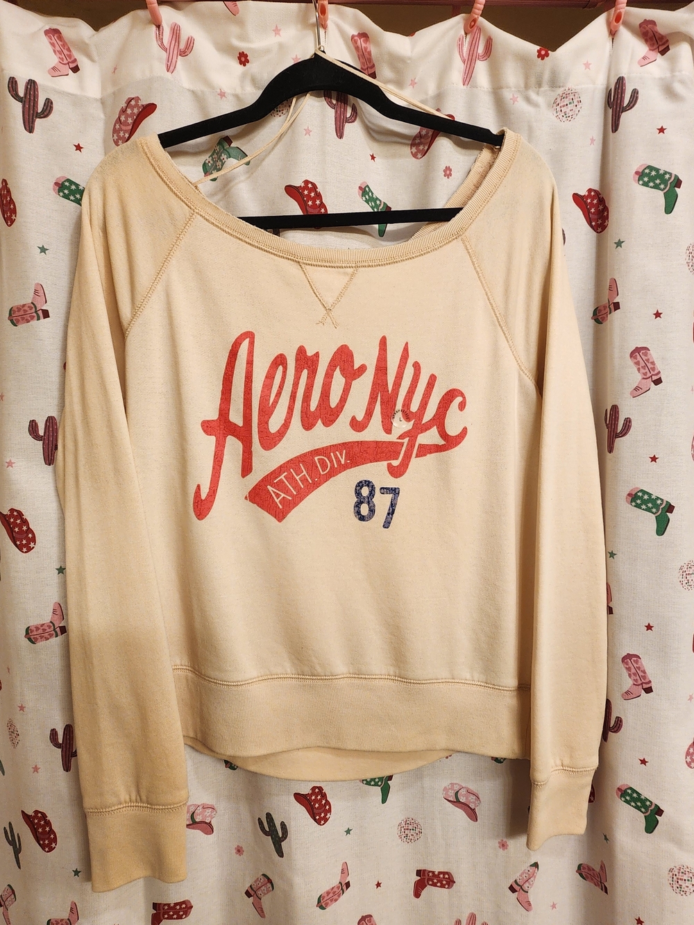 SZ LG AEROPOSTALE OFF THE SHOULDER SWEATSHIRT.